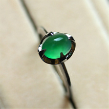 翡翠A貨蛋面鑲金戒指女款 玻璃種玉指環(huán)