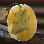 馬到成功天然緬甸老坑冰糯種飄翠黃翡A貨生肖馬掛件圖