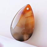 抱寶懷珍天然巴西水滴瑪瑙掛件圖